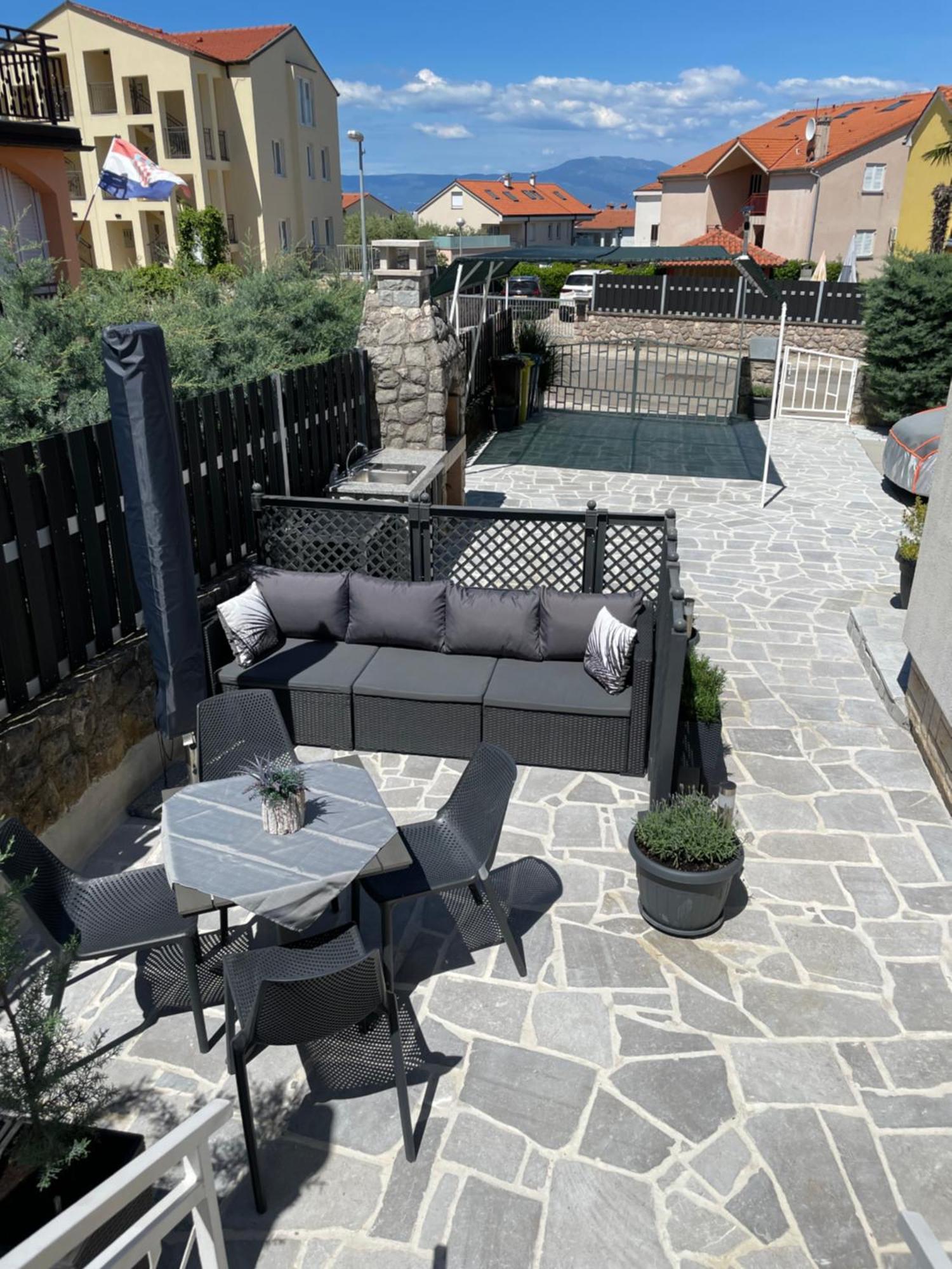 Casa Estancia Studio Apartment Njivice Exterior photo